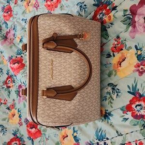 Michael Kors Hayes Handbag